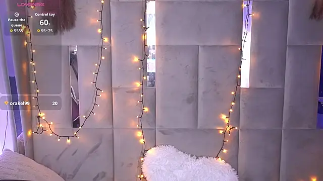 Snapshot of EliseVelour chatting on 2, 4, 2026 EliseVelour online show from 2, 4, 2026