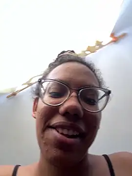 Snapshot of Valen1800 chatting on 14, 12, 2025 Valen1800 online show from 14, 12, 2025