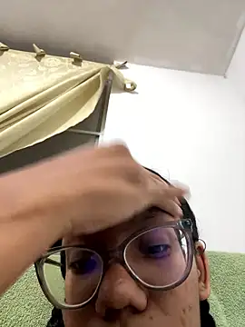 Snapshot of Valen1800 chatting on 8, 1, 2026 Valen1800 online show from 8, 1, 2026