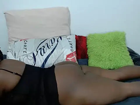 Snapshot of QueenRomaxx1 chatting on 1, 10, 2025 QueenRomaxx1 online show from 1, 10, 2025