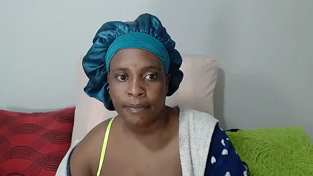 Snapshot of QueenRomaxx1 chatting on 18, 10, 2025 QueenRomaxx1 online show from 18, 10, 2025