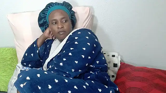 Snapshot of QueenRomaxx1 chatting on 20, 10, 2025 QueenRomaxx1 online show from 20, 10, 2025