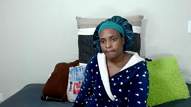 Snapshot of QueenRomaxx1 chatting on 30, 10, 2025 QueenRomaxx1 online show from 30, 10, 2025