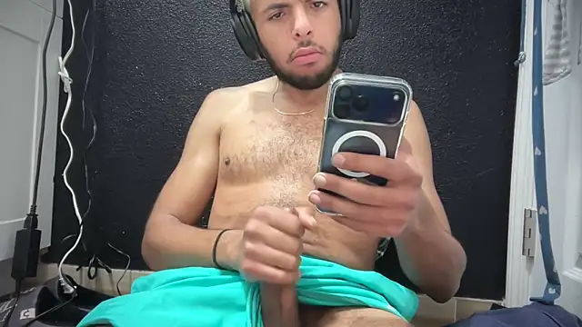 Snapshot of DERTYLAY chatting on 7, 1, 2026 DERTYLAY online show from 7, 1, 2026