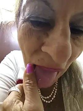 Snapshot of MaryeLunna chatting on 28, 10, 2025 MaryeLunna online show from 28, 10, 2025