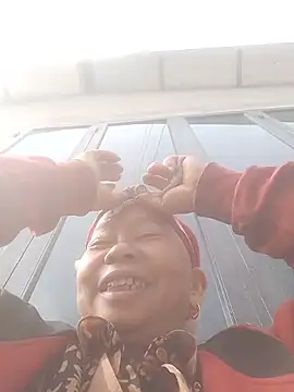 Snapshot of VangLe73 chatting on 28, 2, 2026 VangLe73 online show from 28, 2, 2026