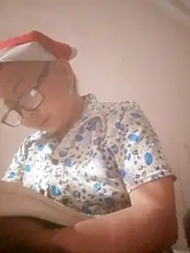 Snapshot of VangLe73 chatting on 28, 3, 2026 VangLe73 online show from 28, 3, 2026