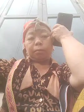 Snapshot of VangLe73 chatting on 2, 4, 2026 VangLe73 online show from 2, 4, 2026