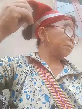 Snapshot of VangLe73 chatting on 4, 4, 2026 VangLe73 online show from 4, 4, 2026