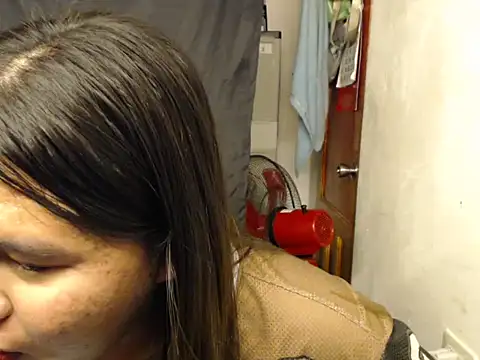 Snapshot of pinay_tynee chatting on 20, 11, 2025 pinay tynee online show from 20, 11, 2025