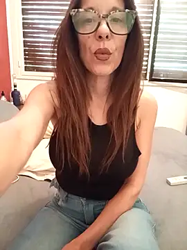 Snapshot of Esmeralda_passion chatting on 15, 10, 2025 Esmeralda passion online show from 15, 10, 2025