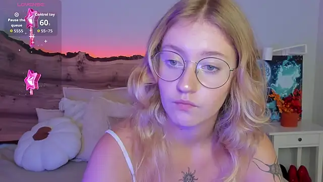 Snapshot of Nerissa_xo chatting on 21, 9, 2025 Nerissa xo online show from 21, 9, 2025