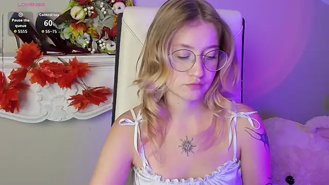 Snapshot of Nerissa_xo chatting on 28, 9, 2025 Nerissa xo online show from 28, 9, 2025