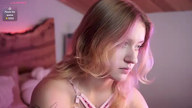 Snapshot of Nerissa_xo chatting on 12, 10, 2025 Nerissa xo online show from 12, 10, 2025