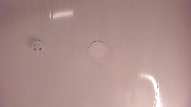 mia kisses2 online show from 2, 4, 2026