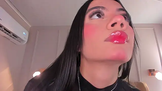 mia kisses2 online show from 17, 5, 2026