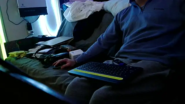 Luv2SuckBWC92 online show from 2, 12, 2025