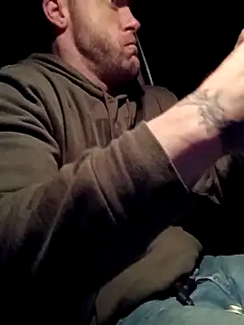 Luv2SuckBWC92 online show from 18, 12, 2025