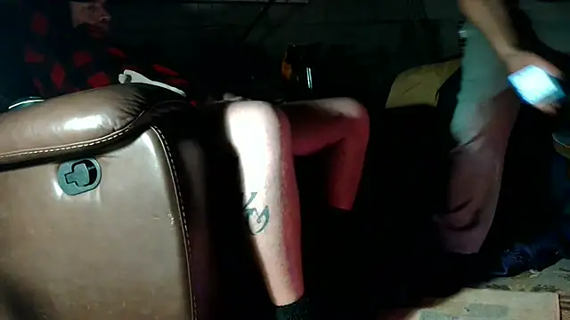 Luv2SuckBWC92 online show from 18, 12, 2025