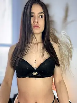 Sofi Leal online show from 7, 11, 2025