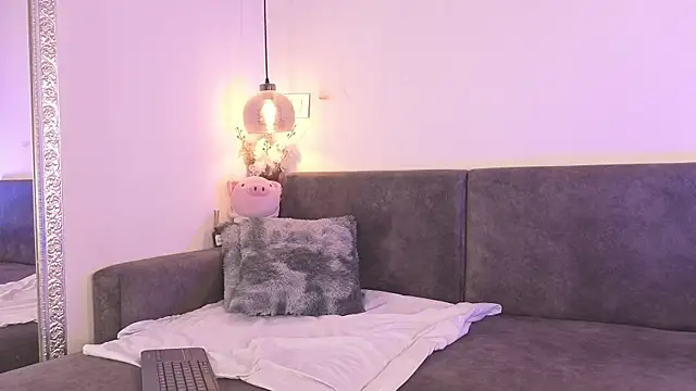 Snapshot of littlee_Sophi_ chatting on 21, 12, 2025 littlee Sophi online show from 21, 12, 2025