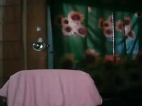 Snapshot of CreamyPussy4uxx chatting on 18, 11, 2025 CreamyPussy4uxx online show from 18, 11, 2025