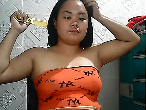 Snapshot of CreamyPussy4uxx chatting on 7, 2, 2026 CreamyPussy4uxx online show from 7, 2, 2026