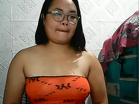Snapshot of CreamyPussy4uxx chatting on 17, 2, 2026 CreamyPussy4uxx online show from 17, 2, 2026