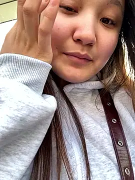 KissMeEva online show from 4, 10, 2025