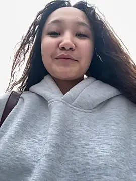 KissMeEva online show from 5, 10, 2025