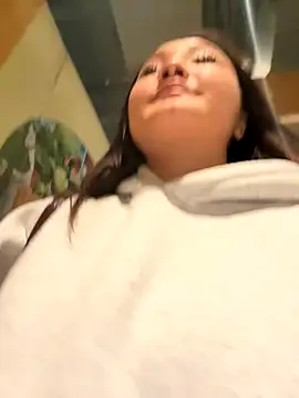 KissMeEva online show from 9, 10, 2025