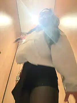 KissMeEva online show from 15, 10, 2025