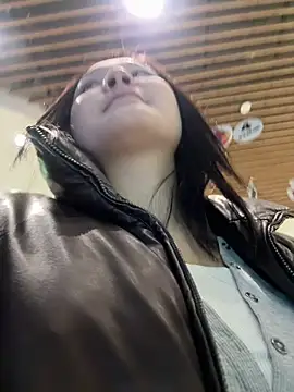 KissMeEva online show from 2, 11, 2025