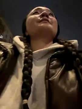 KissMeEva online show from 6, 11, 2025