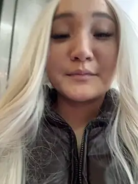 KissMeEva online show from 7, 11, 2025