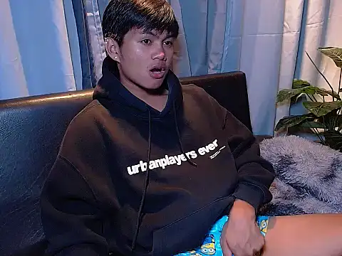 Snapshot of Alexx_143 chatting on 1, 3, 2026 Alexx 143 online show from 1, 3, 2026