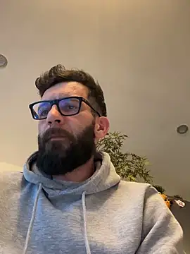 Snapshot of Michel_huge chatting on 31, 3, 2026 Michel huge online show from 31, 3, 2026