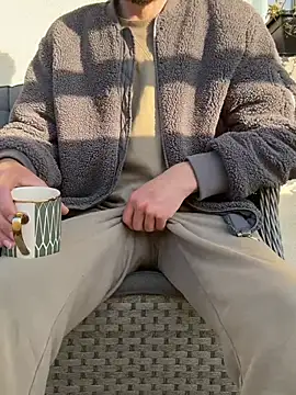 Snapshot of Michel_huge chatting on 5, 4, 2026 Michel huge online show from 5, 4, 2026