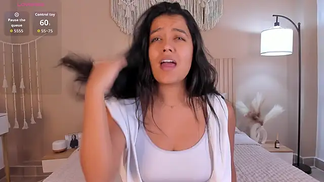 Camila Bustamante online show from 4, 5, 2026