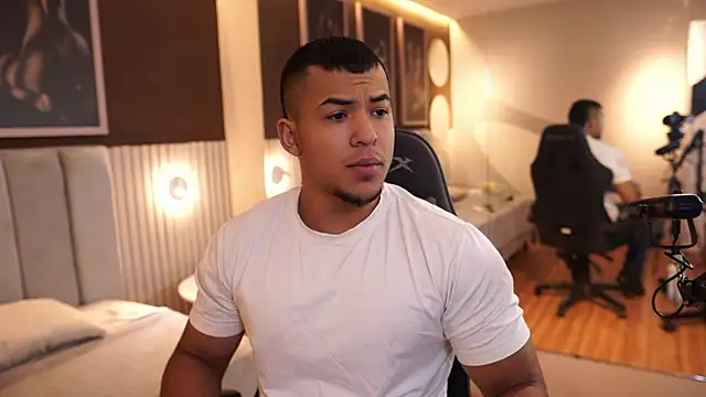 Snapshot of Thiago_Valente chatting on 1, 10, 2025 Thiago Valente online show from 1, 10, 2025