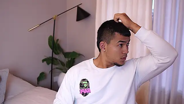 Snapshot of Thiago_Valente chatting on 7, 10, 2025 Thiago Valente online show from 7, 10, 2025