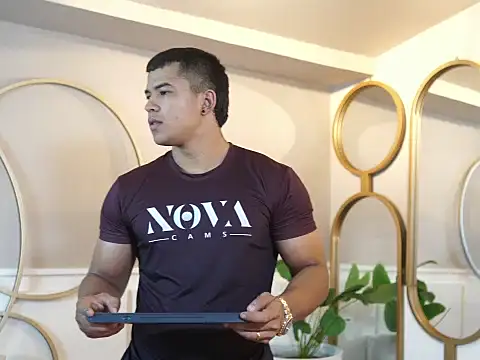 Snapshot of Thiago_Valente chatting on 28, 10, 2025 Thiago Valente online show from 28, 10, 2025