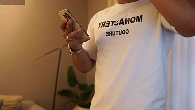 Snapshot of Thiago_Valente chatting on 5, 11, 2025 Thiago Valente online show from 5, 11, 2025