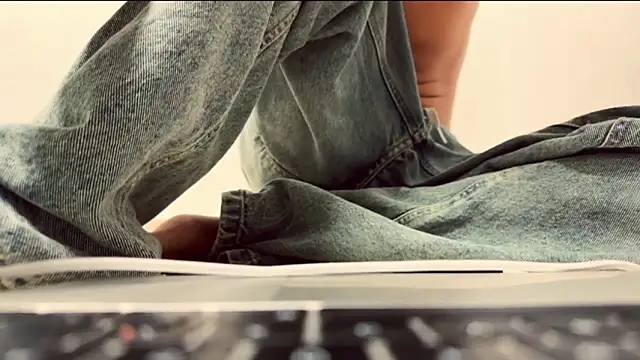 Snapshot of Max_Rain chatting on 20, 10, 2025 Max Rain online show from 20, 10, 2025