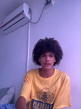 Snapshot of Max_Rain chatting on 21, 10, 2025 Max Rain online show from 21, 10, 2025