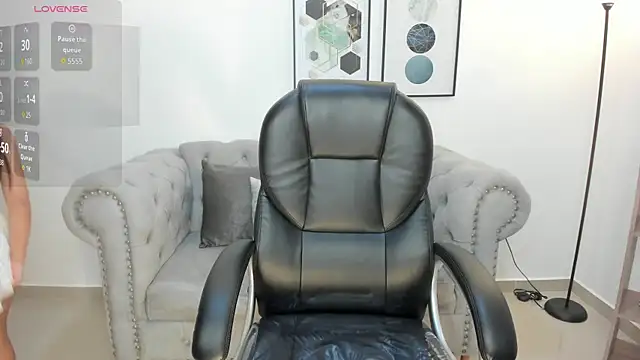Snapshot of July_Adams chatting on 19, 5, 2026 July Adams online show from 19, 5, 2026
