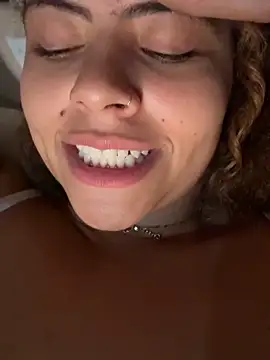 Chloe Leaozinho online show from 16, 5, 2026