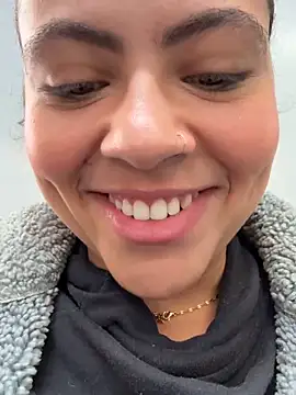 Chloe Leaozinho online show from 22, 5, 2026
