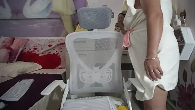 lyly asian online show from 28, 11, 2025