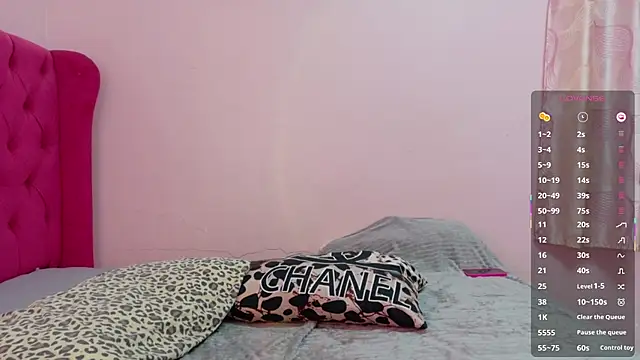 Snapshot of Serenaa_rabbit chatting on 13, 10, 2025 Serenaa rabbit online show from 13, 10, 2025